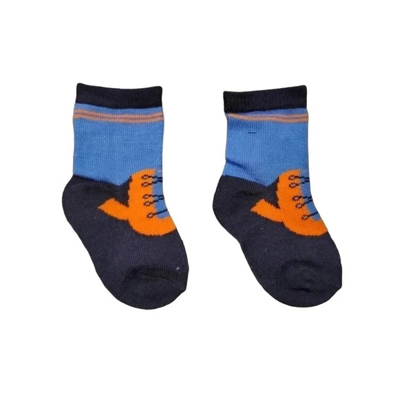 6-9m NUBY Boys long sleeve Shirt and Tie, socks, and beanie Set. - Picture 4 of 5